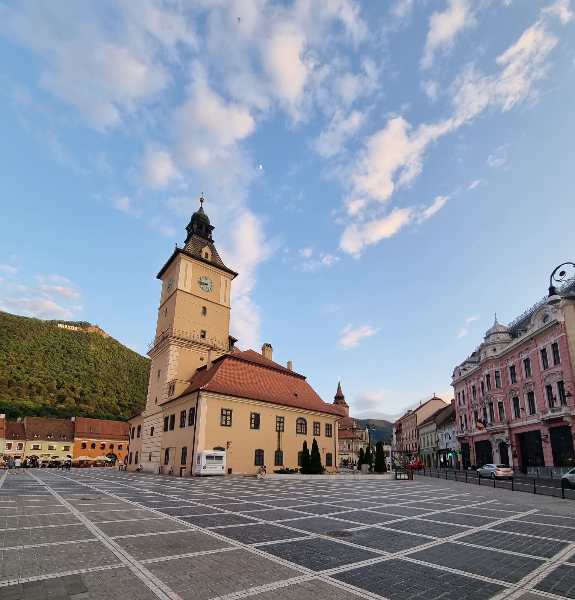 Muzeul Județean de Istorie Brașov, găzduit în vechea Casă a Sfatului.