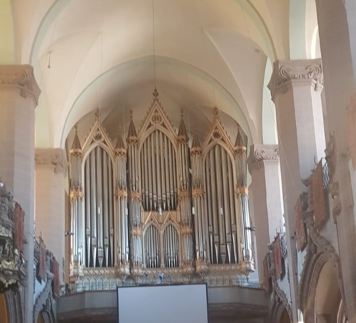 Pipe organ inside the Black Church in Brașov