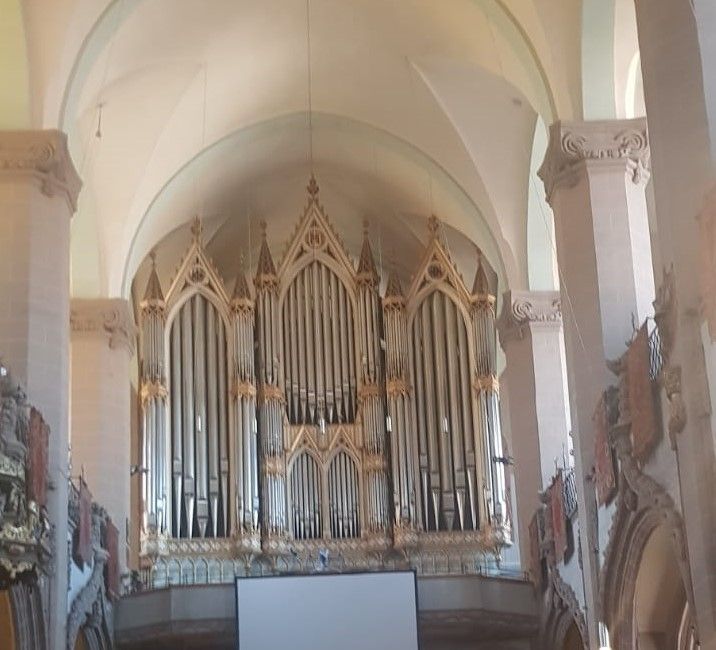 Orga din interiorul Bisericii Negre din Brașov