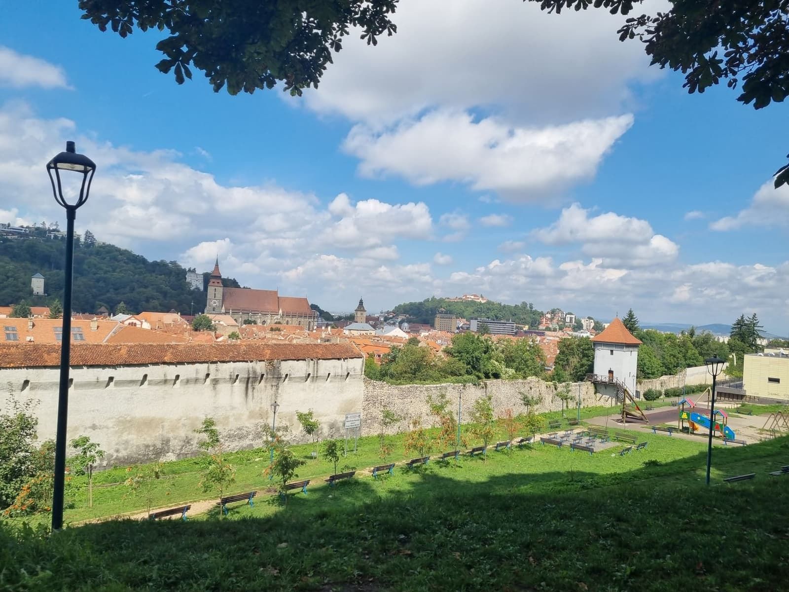 The Sub Tâmpa promenade, with the city walls on one side and the mountain on the other.