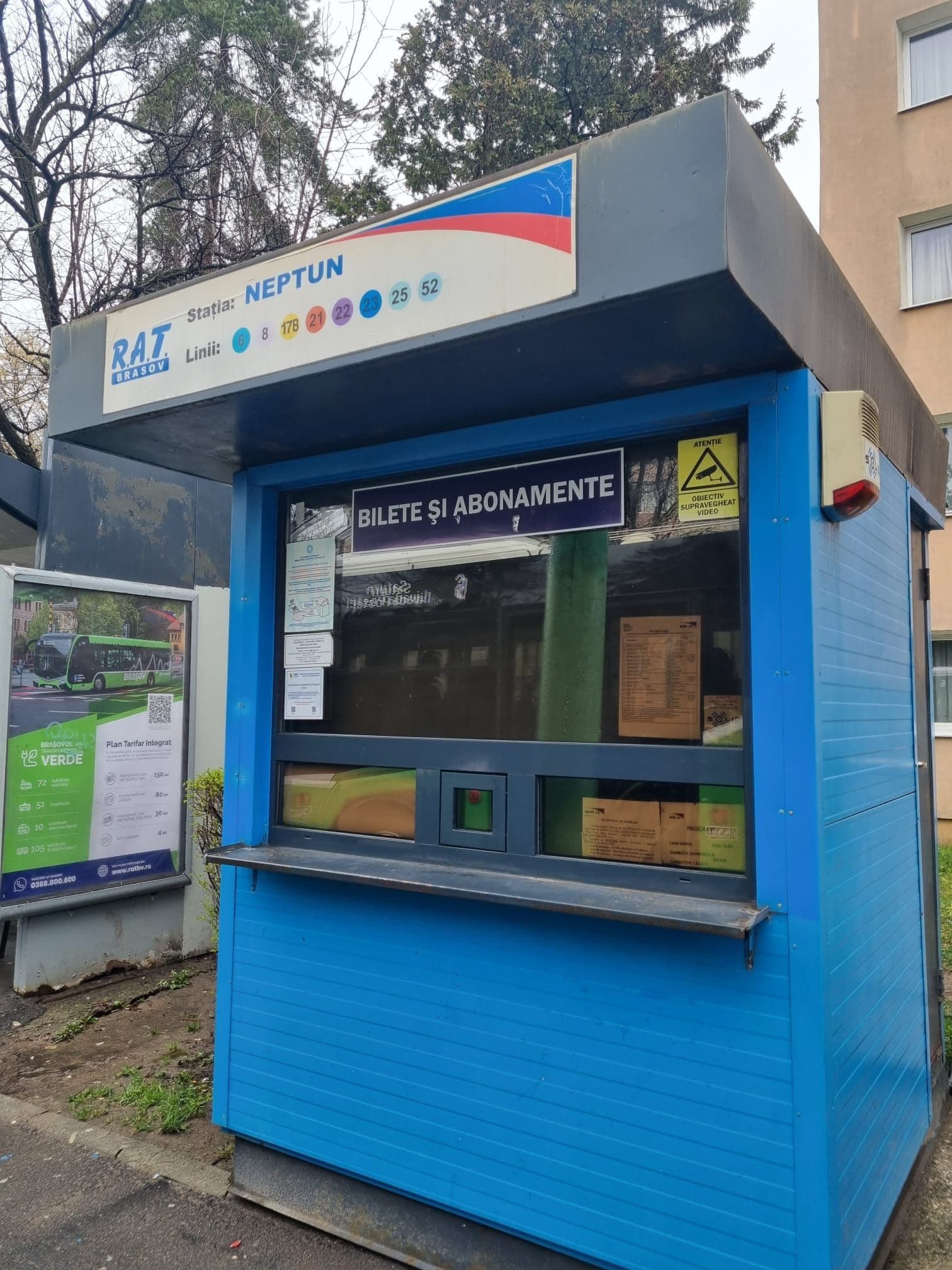 Blue RATBV ticket kiosk at the Neptun stop with the sign Bilete și abonamente