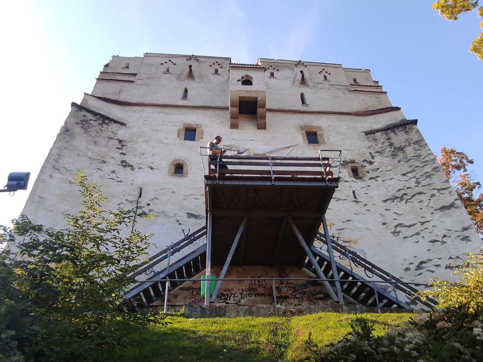 The White Tower and the wooden stairs to its raised entrance